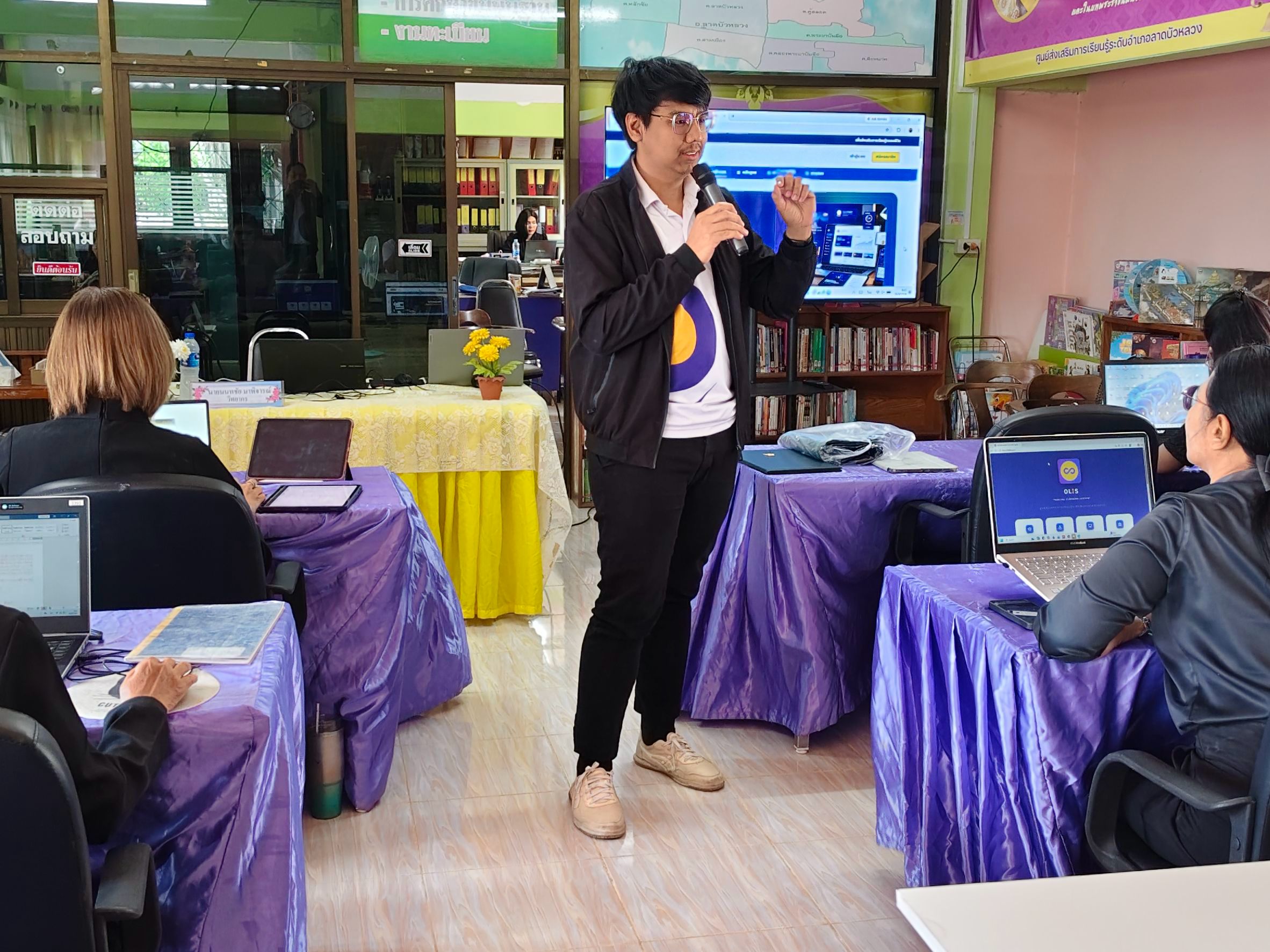 โครงการ​อบรม​เชิง​ปฏิบัติ​การการใช้ AI มา​ช่วย​ในการจัด​ทำ​สื่อ​การสอน